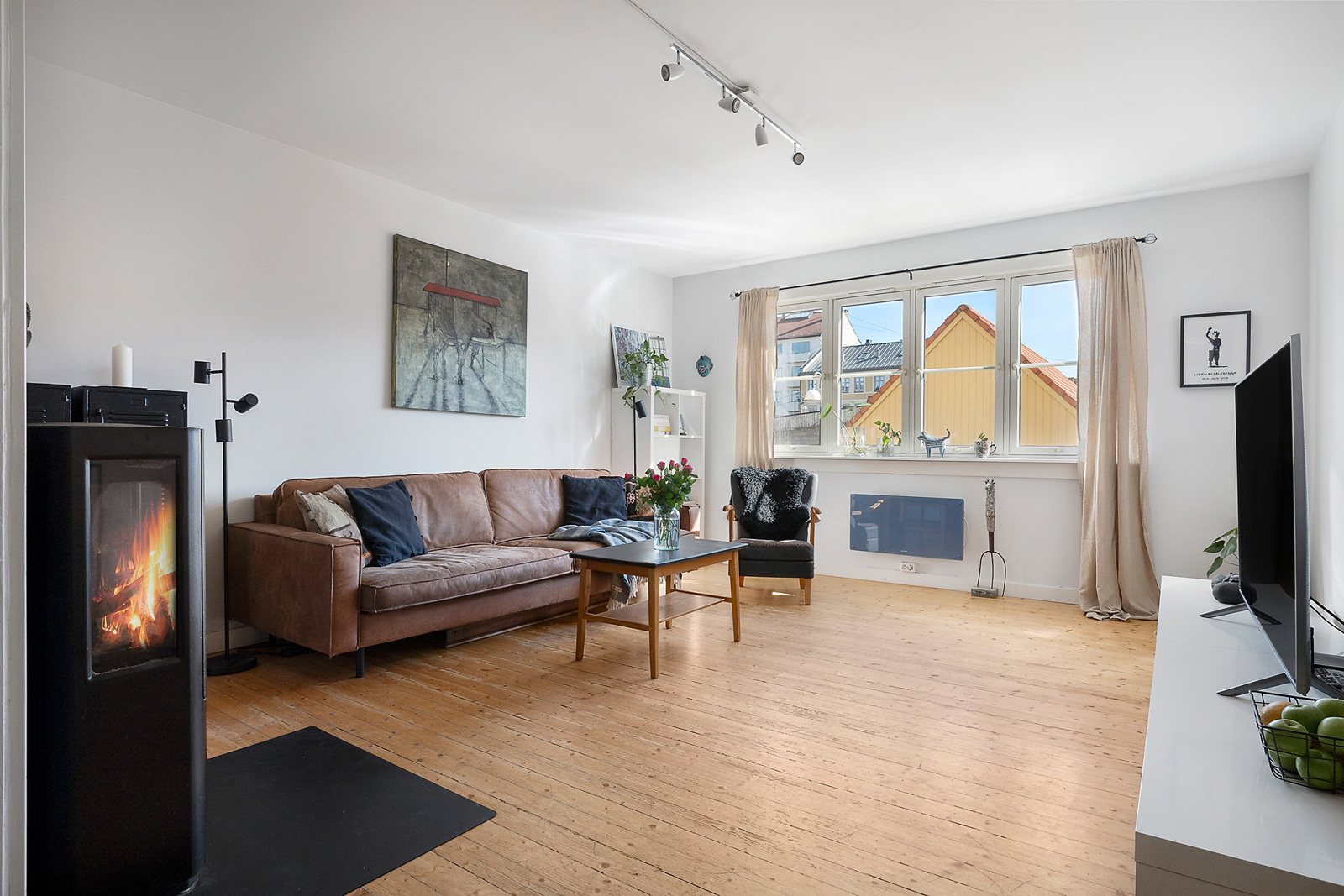 OBOS Eiendomsmeglere ved Guro S. Røysi har gleden av å presentere en stor og innbydende 2-roms med attraktiv beliggenhet.