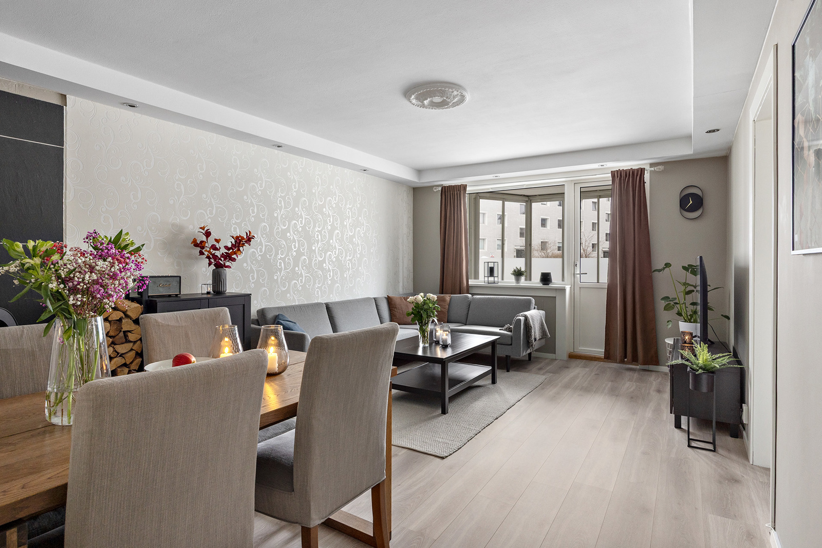 Velkommen til Lambertseterveien 53! Presentert av Andreas Amundsen! Foto: Junaid Hanif, Diakrit