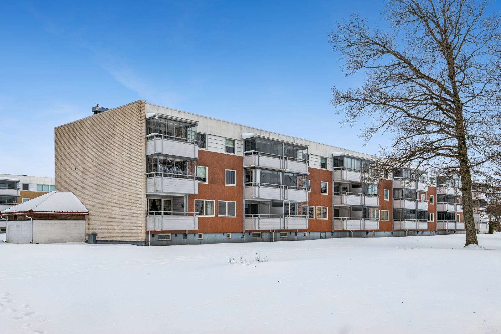 Velkommen til Konvallveien 2 D - en populær og solrik 3 roms leilighet i toppetasje - innglasset balkong