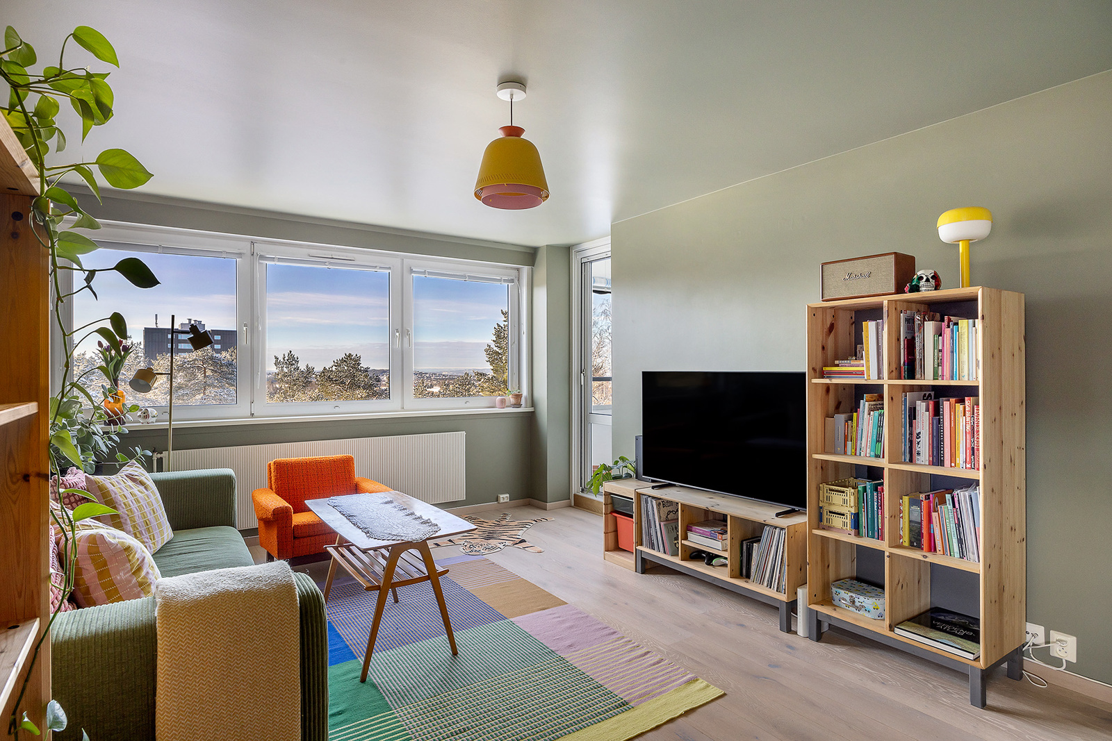 Naveed Iqbal v/OBOS Eiendomsmeglere har gleden av å presentere Haugerudveien 84! Foto: Junaid Hanif