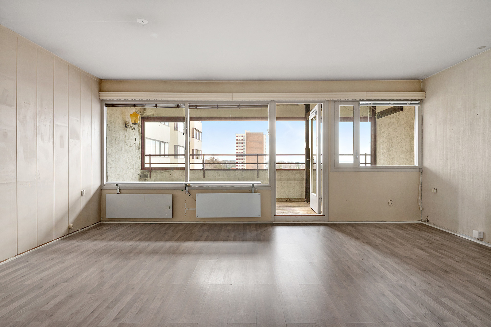 Velkommen til Tvetenveien 231. Boligen presenteres av OBOS eiendomsmeglere v/ Nils Tore Gjone. Foto: Kristyna Hodakova. Diakrit