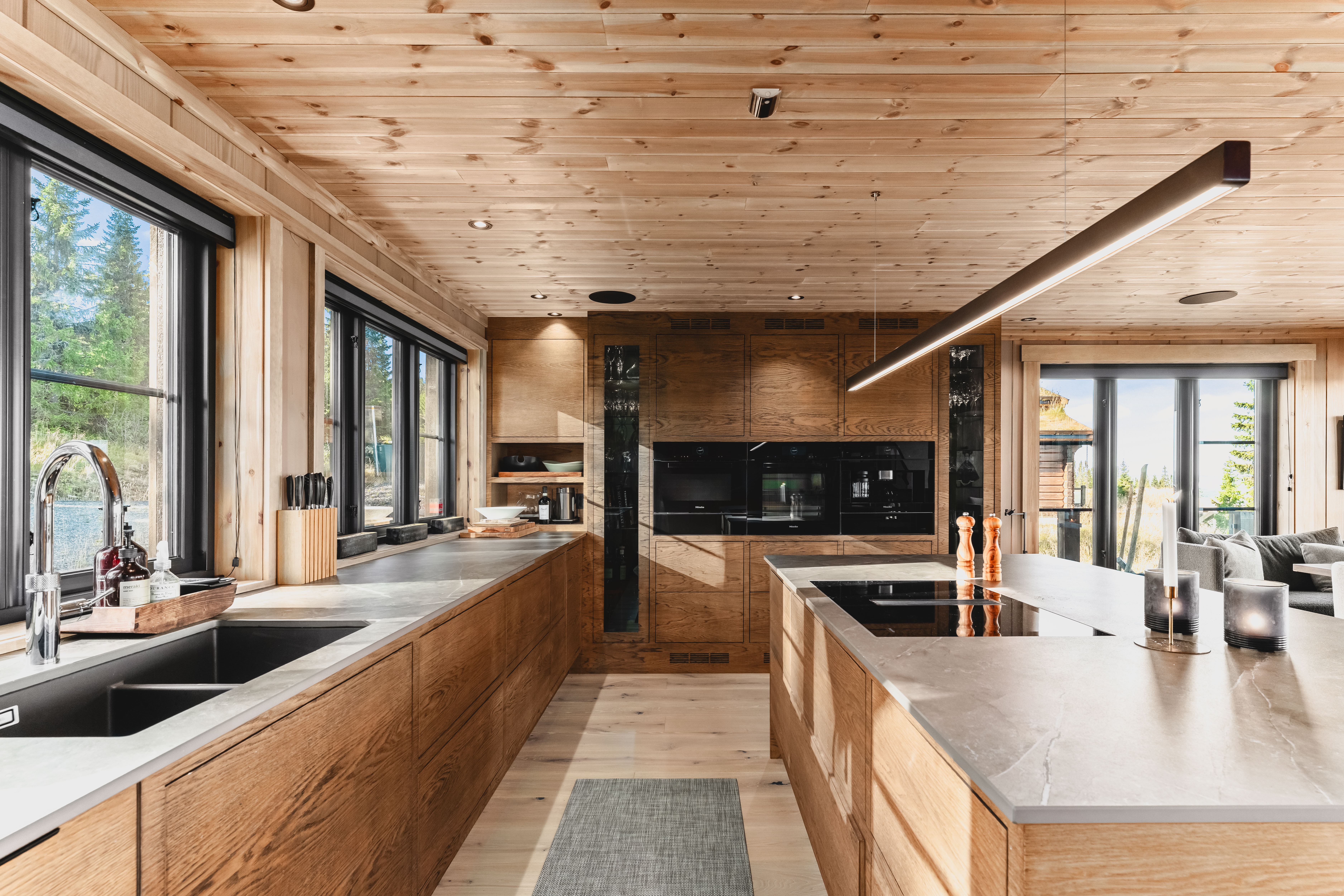 Benkeplater i eksklusiv Dekton stein. 