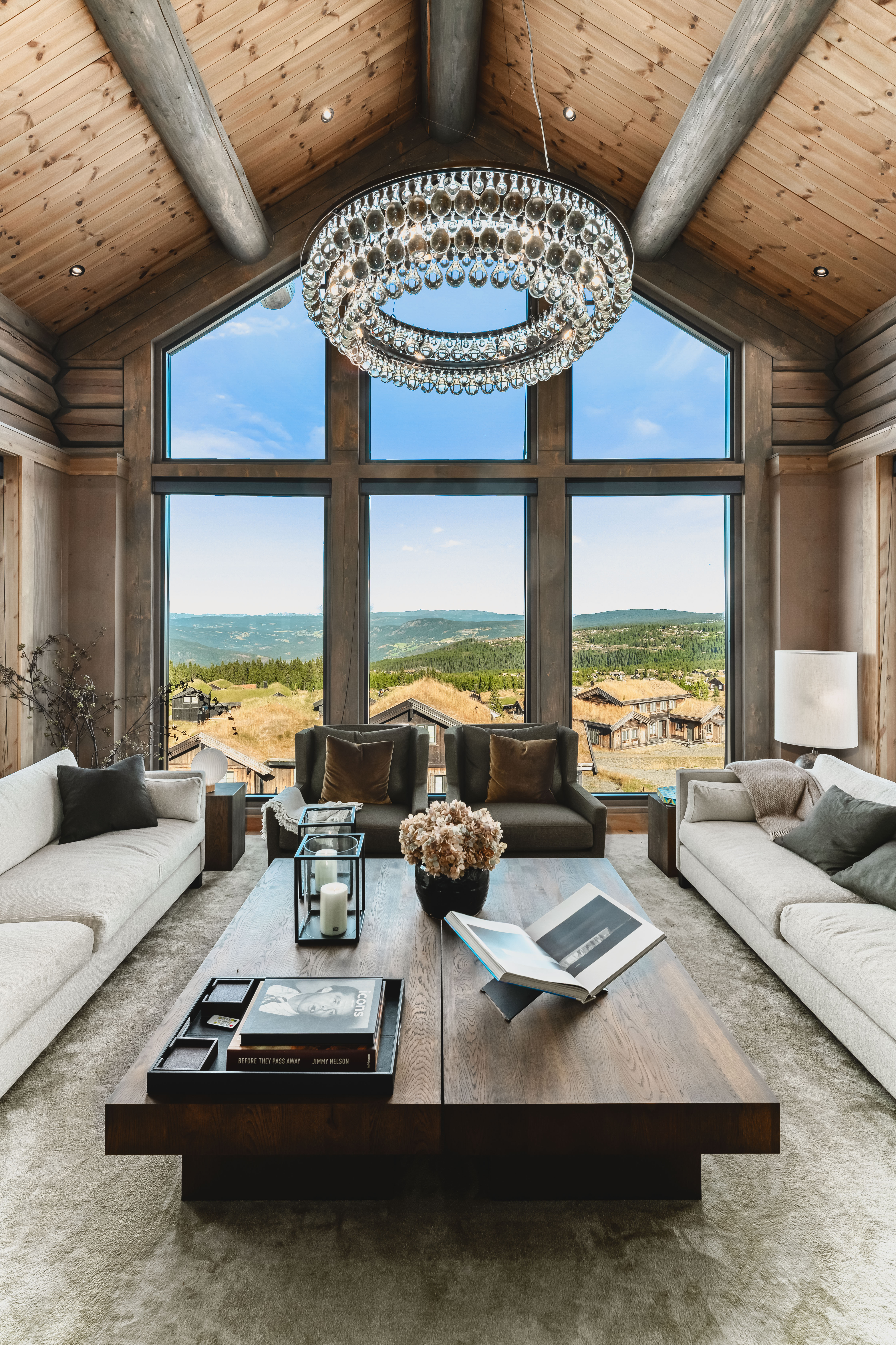 Eksklusiv lysekrone fra Ochre.