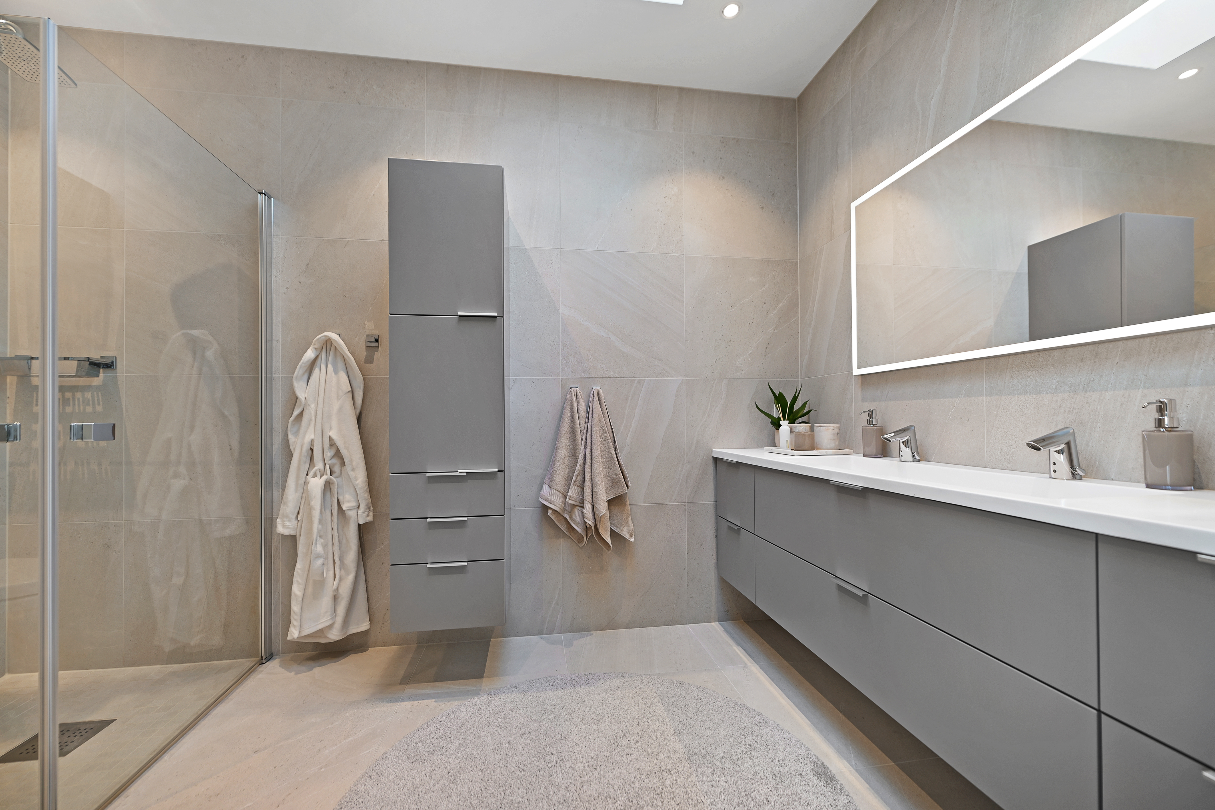 Privat baderom til hovedsoverommet.