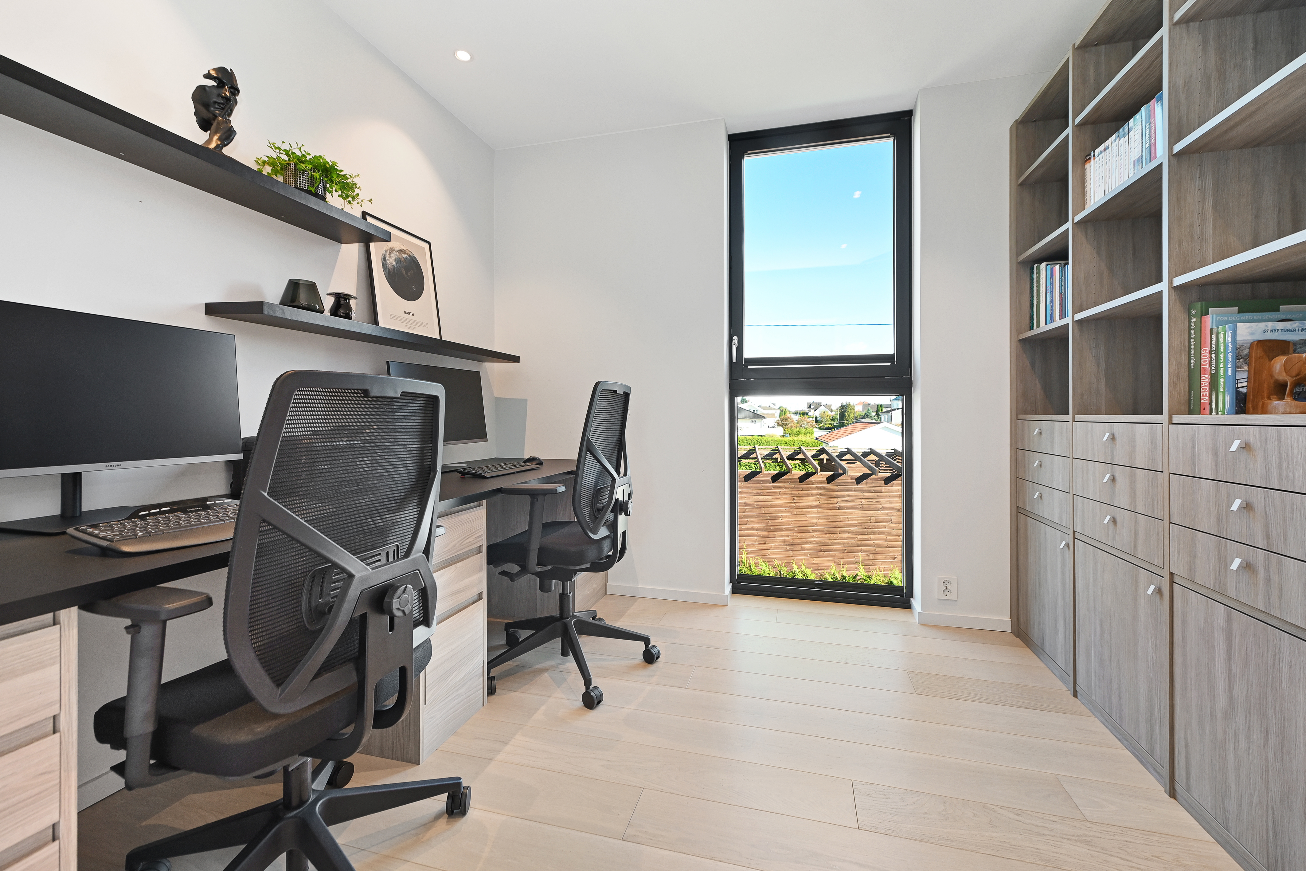 Kontor med 2 kontorplasser.