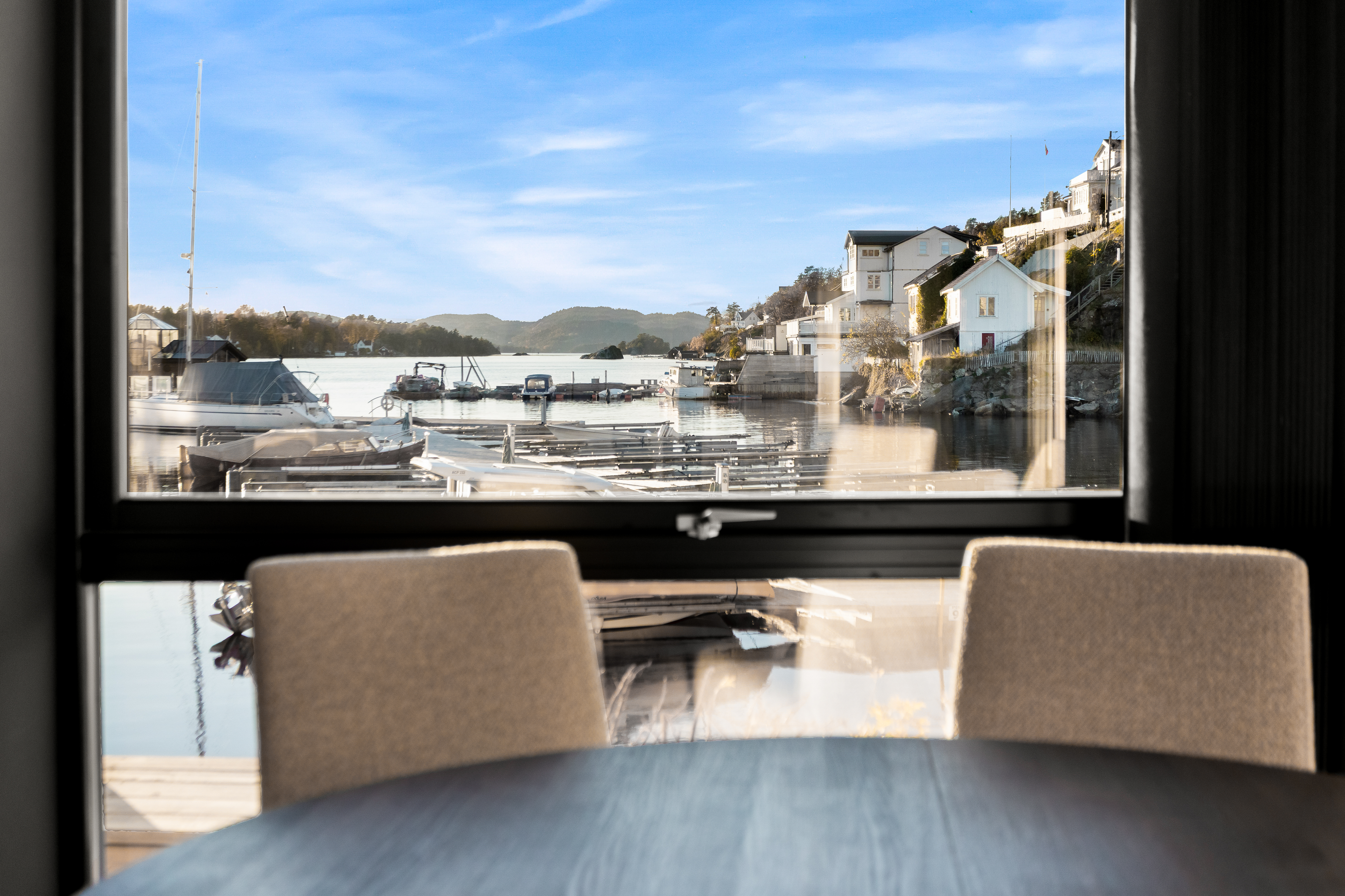 Eksklusiv leilighet i sjøkanten med egen båtplass!