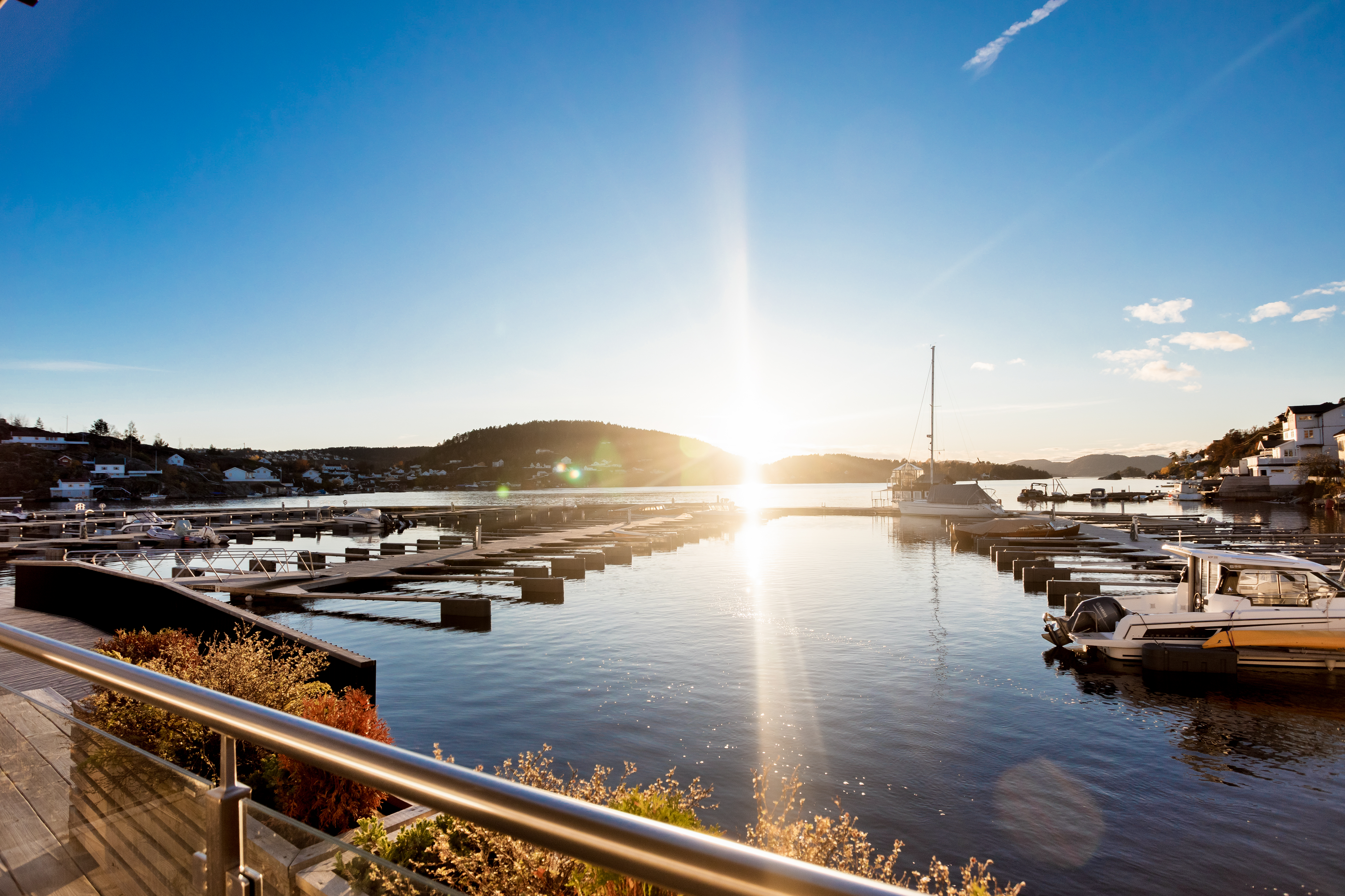Kort vei til båtplassen, hvor man kan nyte sommeren ute i skjærgården!