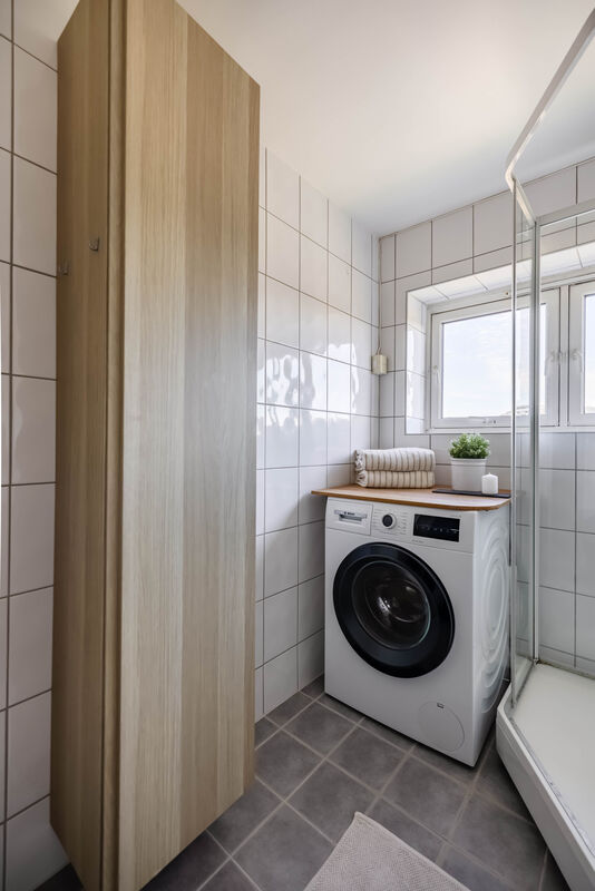 Plass og opplegg til vaskemaskin i tillegg har man tilgang gratis fellesvaskeri i kjeller.